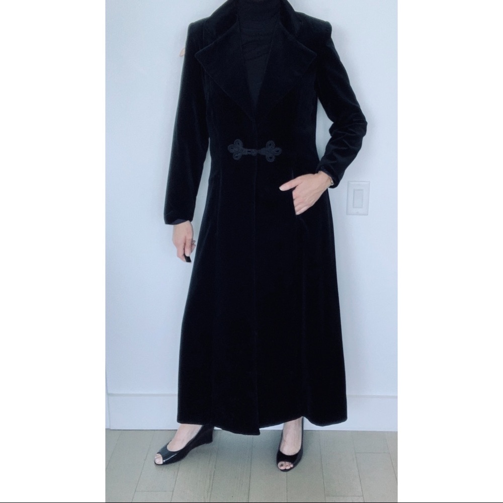 JS Collections Full Length Velvet Opera Coat - M